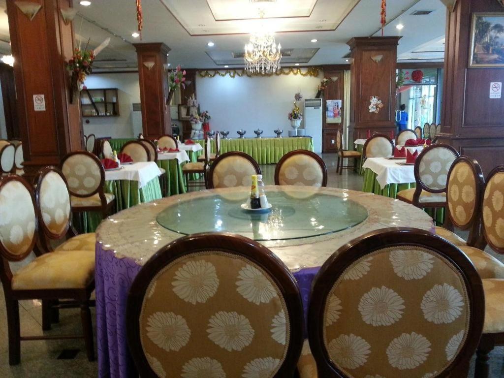 Angkham Hotel Vientiane Buitenkant foto