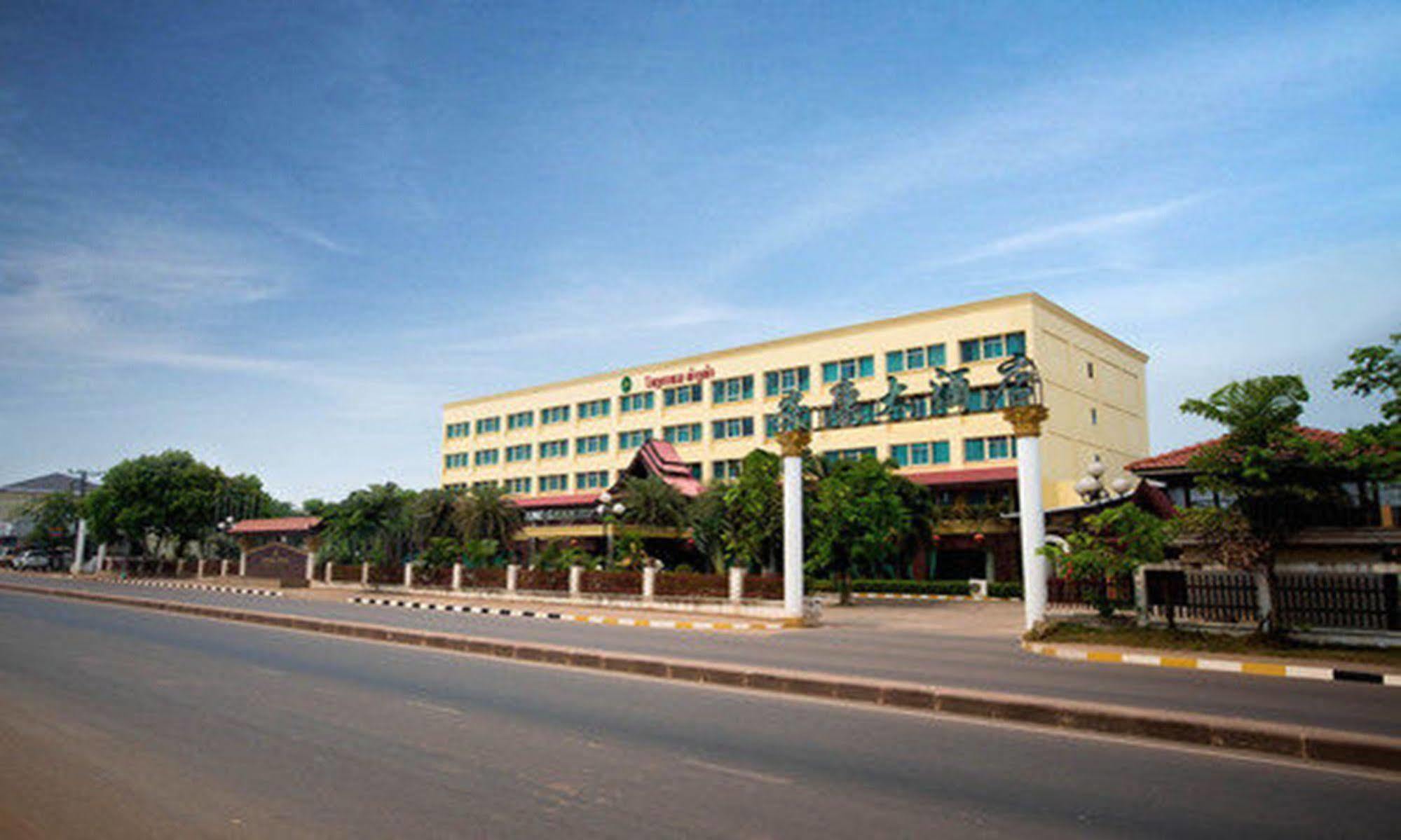 Angkham Hotel Vientiane Buitenkant foto