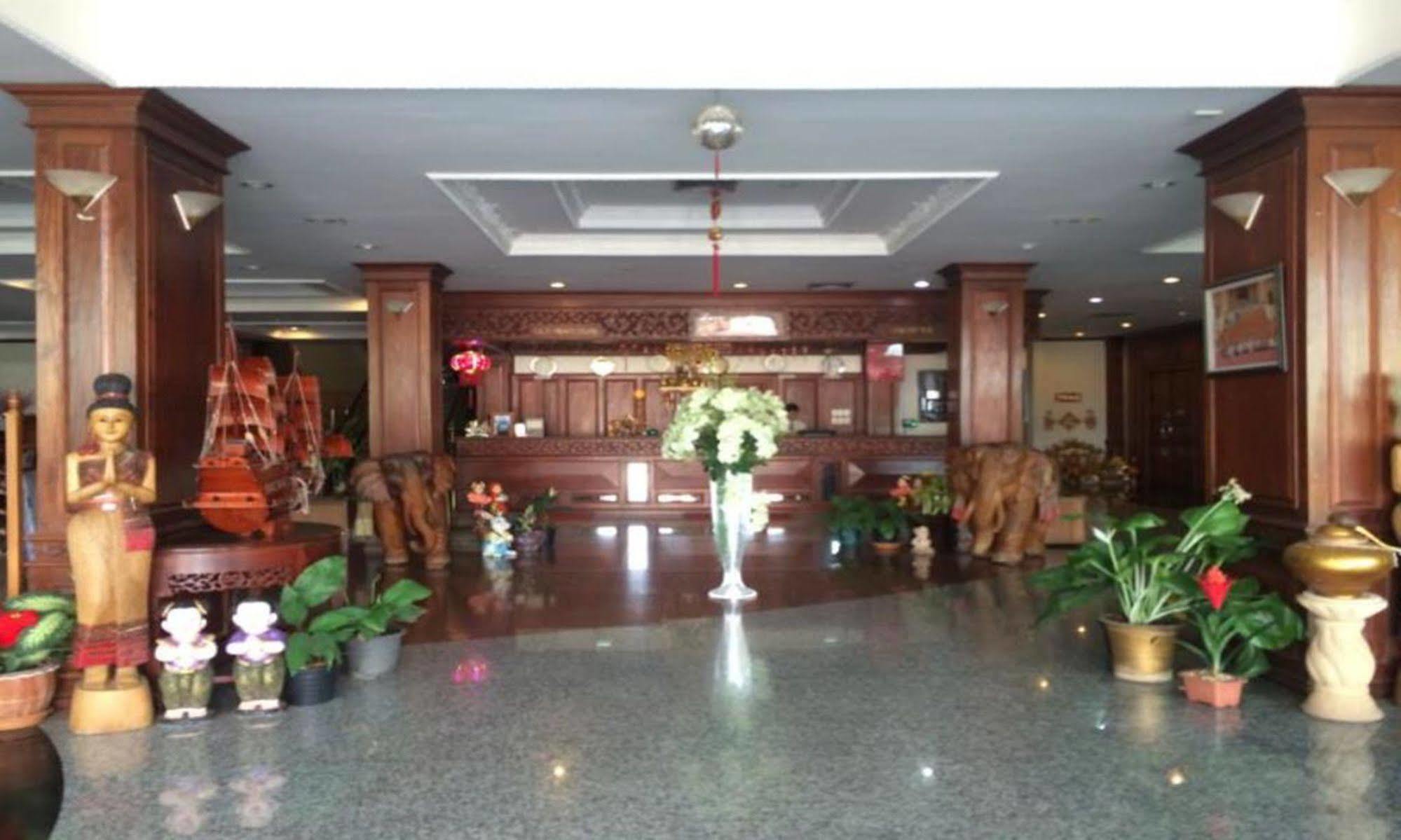 Angkham Hotel Vientiane Buitenkant foto