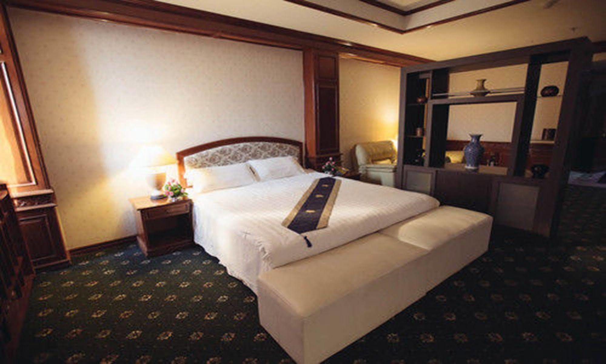 Angkham Hotel Vientiane Buitenkant foto