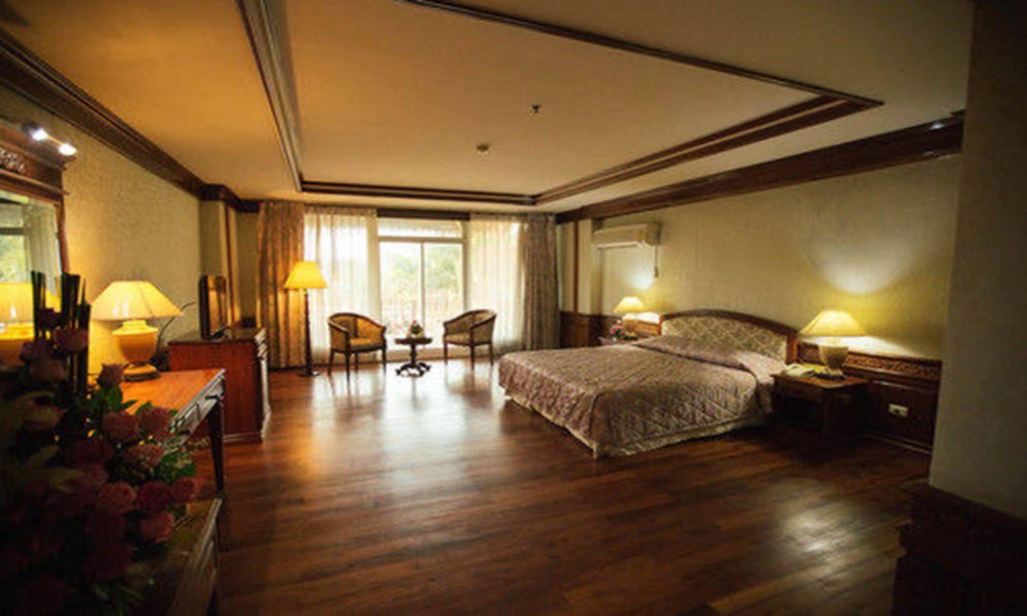 Angkham Hotel Vientiane Buitenkant foto