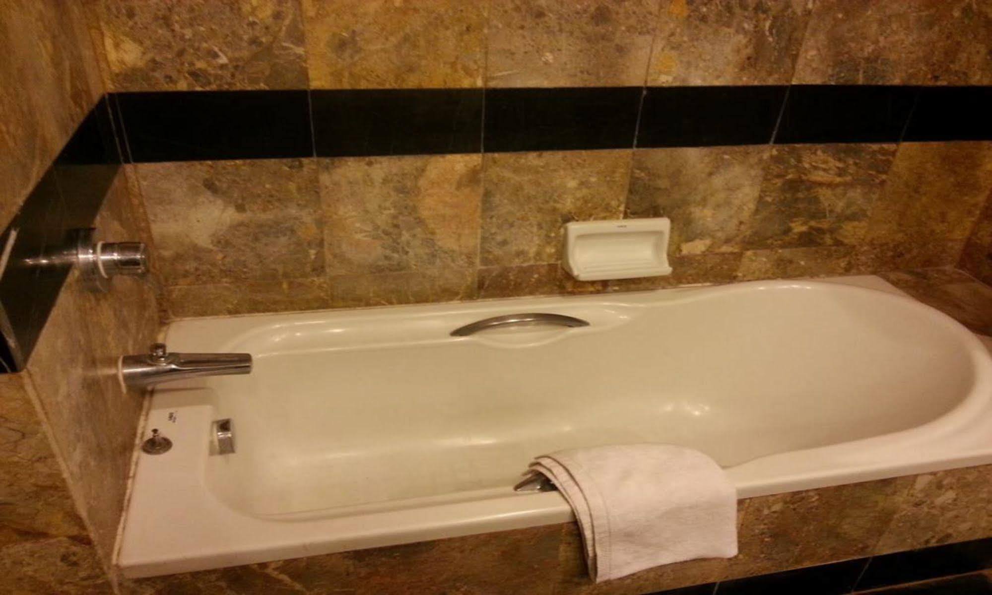 Angkham Hotel Vientiane Buitenkant foto